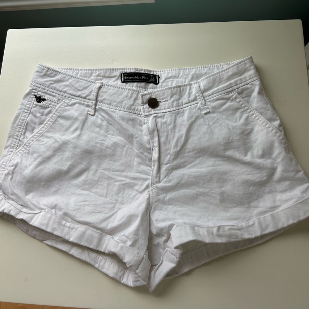 Abercrombie and fitch size 25, white jean shorts. (Barely worn)